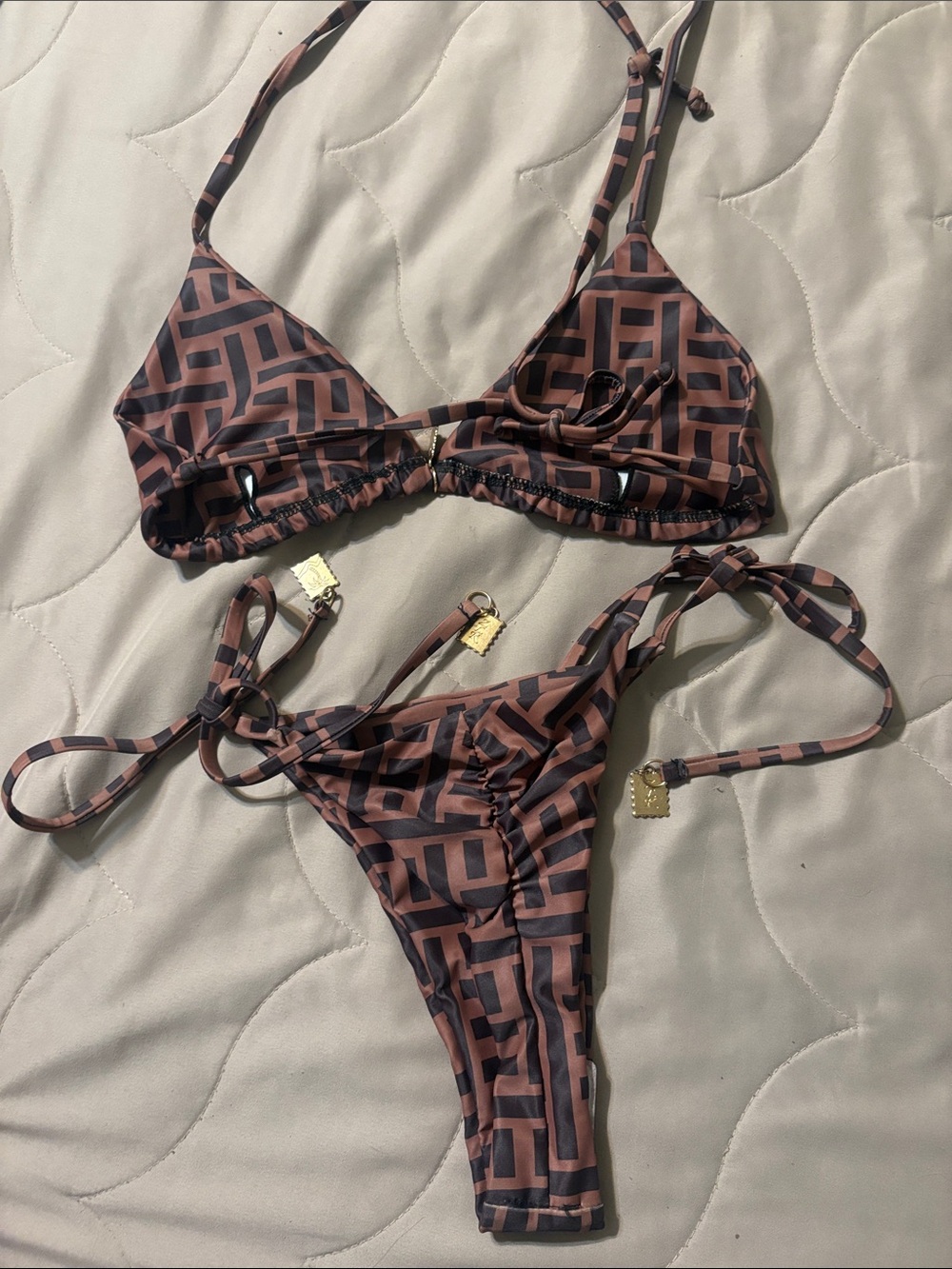 Bikini - Picture 2 of 3
